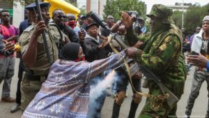 La rue gronde au Kenya : la jeunesse contre les balles et le silence