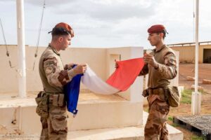Fin d’une ère : l’armée française quitte le Sénégal et restitue ses dernières bases après 64 ans de présence militaire.
