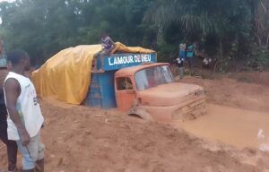 Sud-Ubangi: la route Gemena-Akula en ruines, mais la réhabilitation imminente redonne espoir!