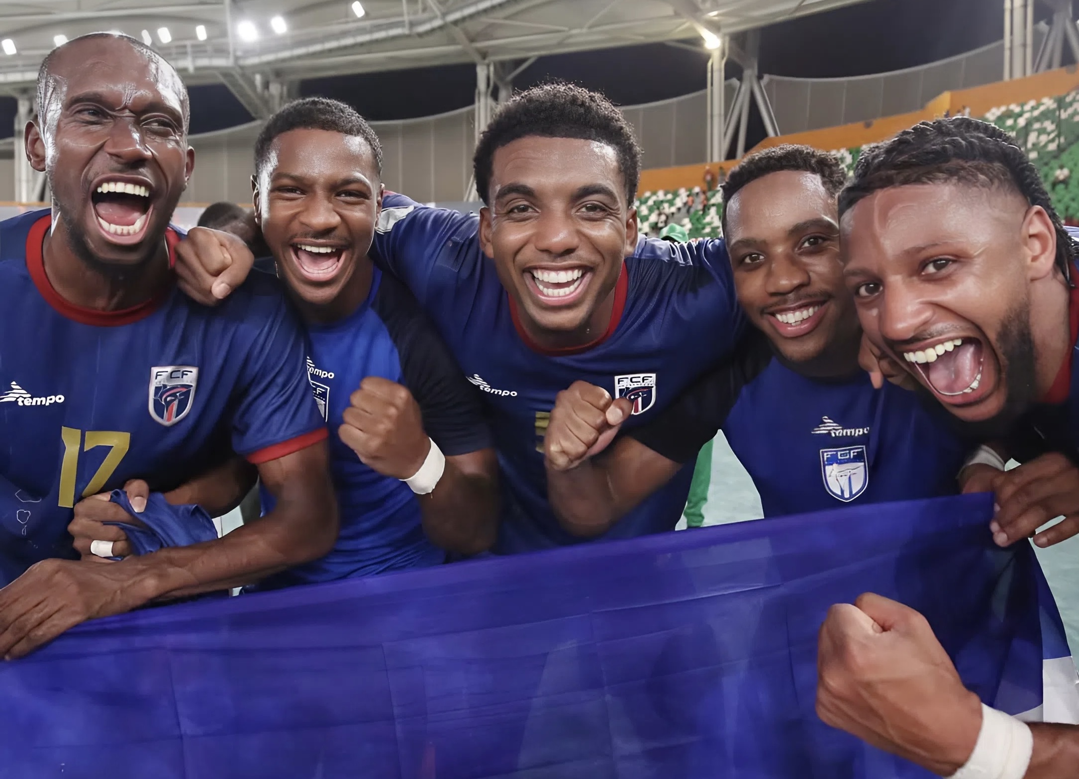 Foot-Cap-Vert : les Requins Bleus mordent l’histoire et s’envolent vers le Mondial 2026 !
