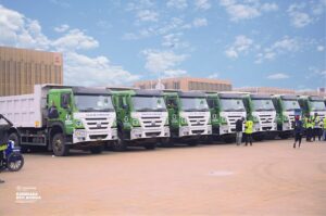 Kinshasa muscle son assainissement : 100 camions-bennes pour une capitale propre et moderne.