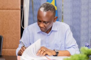 Infrastructures: le Ministre John Banza Lunda pose les bases d&rsquo;une révolution dans les constructions en RDC.