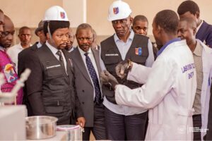 Révolution en vue: John Banza Lunda s&rsquo;émerveille du talent innovant des futurs bâtisseurs à l&rsquo;INBTP!