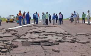 Sud-Ubangi : la piste de l’aéroport de Gemena se dégrade, un enjeu vital pour la province
