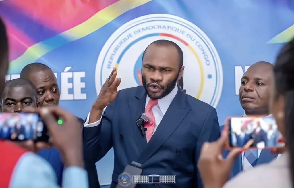 RDC : après le rejet de la motion contre Jacquemain Shabani, Laddy Yangotikala parle d’un “signal politique” plutôt que d’un échec