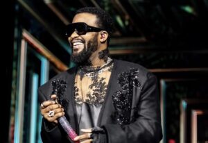 Fally Ipupa : triomphe au Stade de France et chiffres vertigineux d’un succès historique