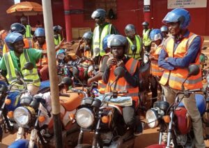 Gemena : après trois jours de formation, les motards reçoivent des casques et gilets grâce à Andy Bemba Batindi