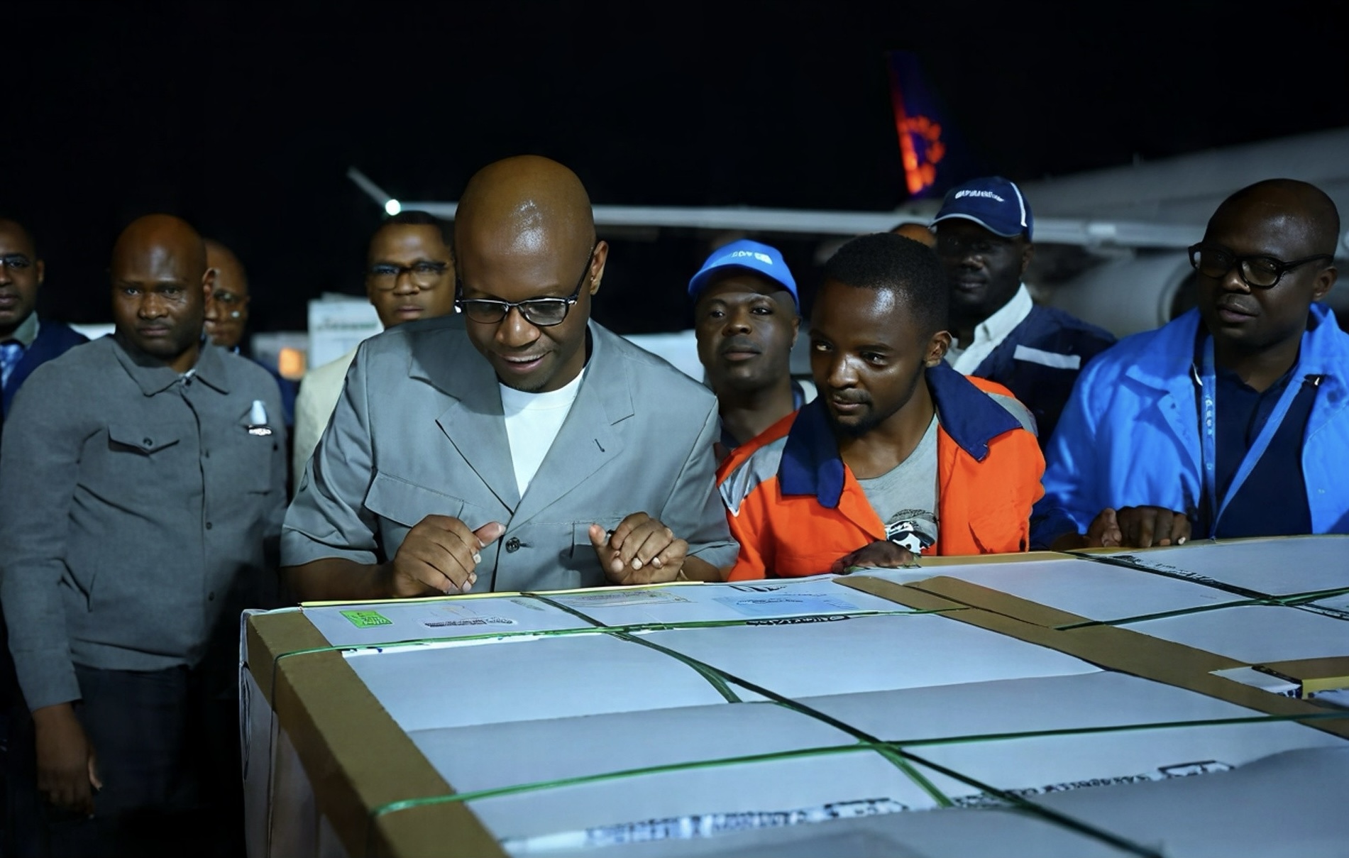 RDC : les premières doses de vaccin contre Ebola arrivent à Kinshasa, une avancée majeure mais encore entourée de prudence